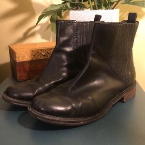 Ugg Caraby Leather Chelsea ankle booties